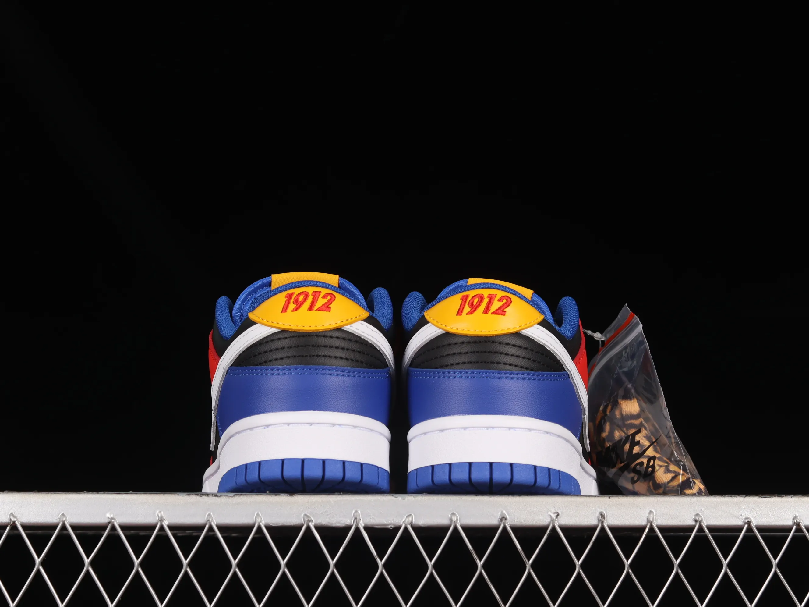 All Categories Nk SB Dunk Series Nk SB Dunk Low Low-top sneakers Pure original version Nk Dunk Low "TSU" University theme series SB low-top sports and leisure sneakers DR6190-100